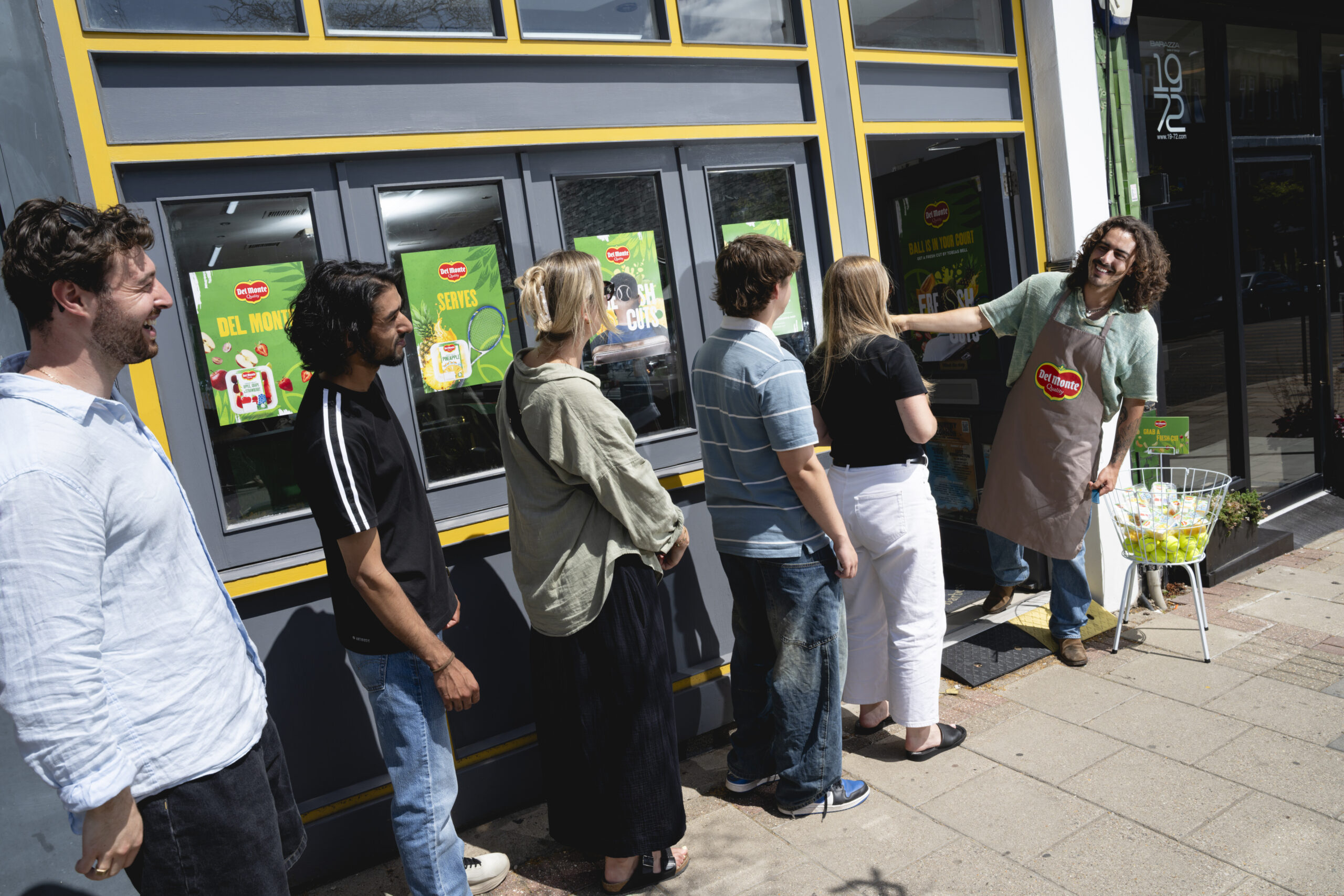 Del Monte FRESH CUTS at the Wimbledon Tennis queue 29-6-26